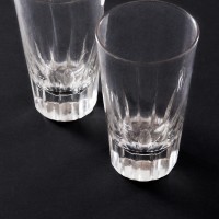 Komplet 2 szklanek o szlifowanej podstawie